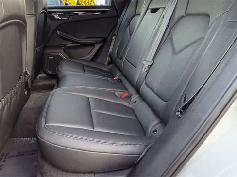 Used 2024 Porsche Macan image 21