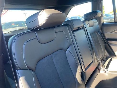 New 2025 Jeep Grand Cherokee Altitude AWD/4WD image 31