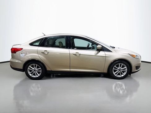 Used 2018 Ford Focus SE FWD image 6