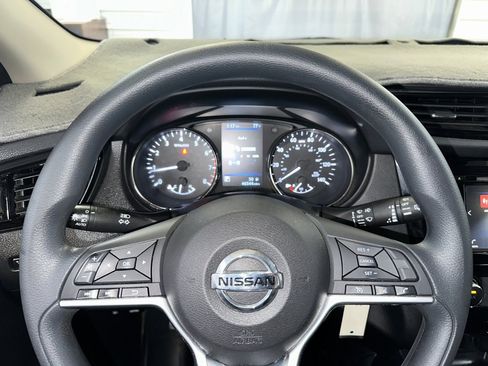 Used 2022 Nissan Rogue Sport S image 5