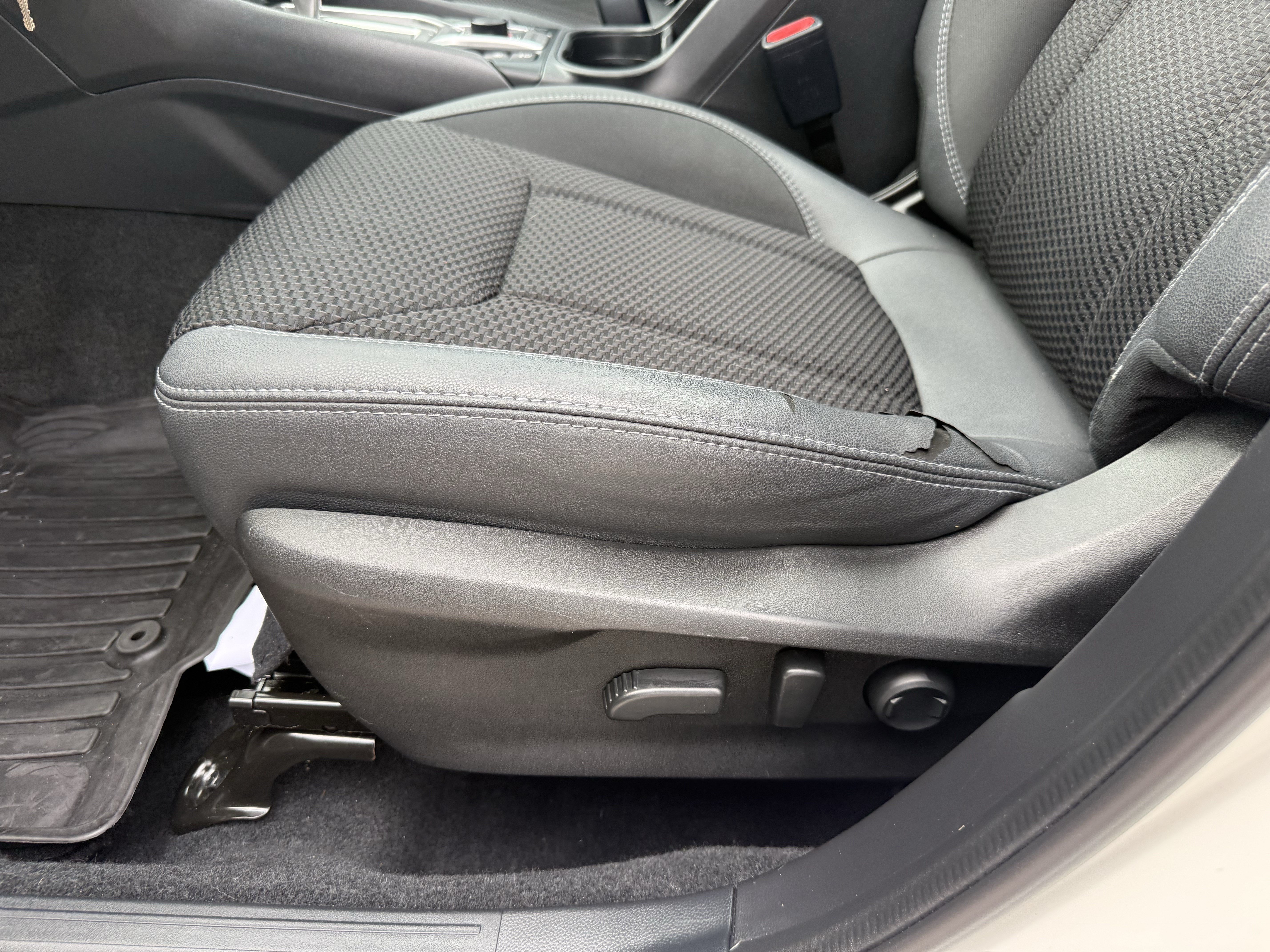 Used 2020 Subaru Forester Premium AWD/4WD image 31