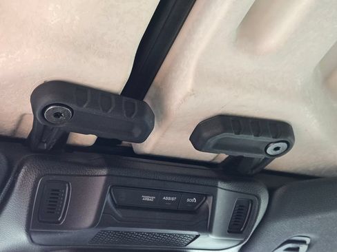 Used 2025 Jeep Wrangler Unlimited Sahara AWD/4WD image 31
