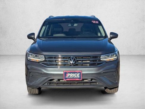 Used 2022 Volkswagen Tiguan SE image 2