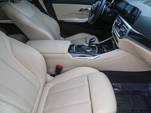 Used 2022 BMW 330e xDrive w/ M Sport Package image 18