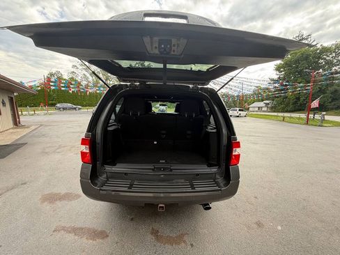 Used 2017 Ford Expedition XLT AWD/4WD image 9