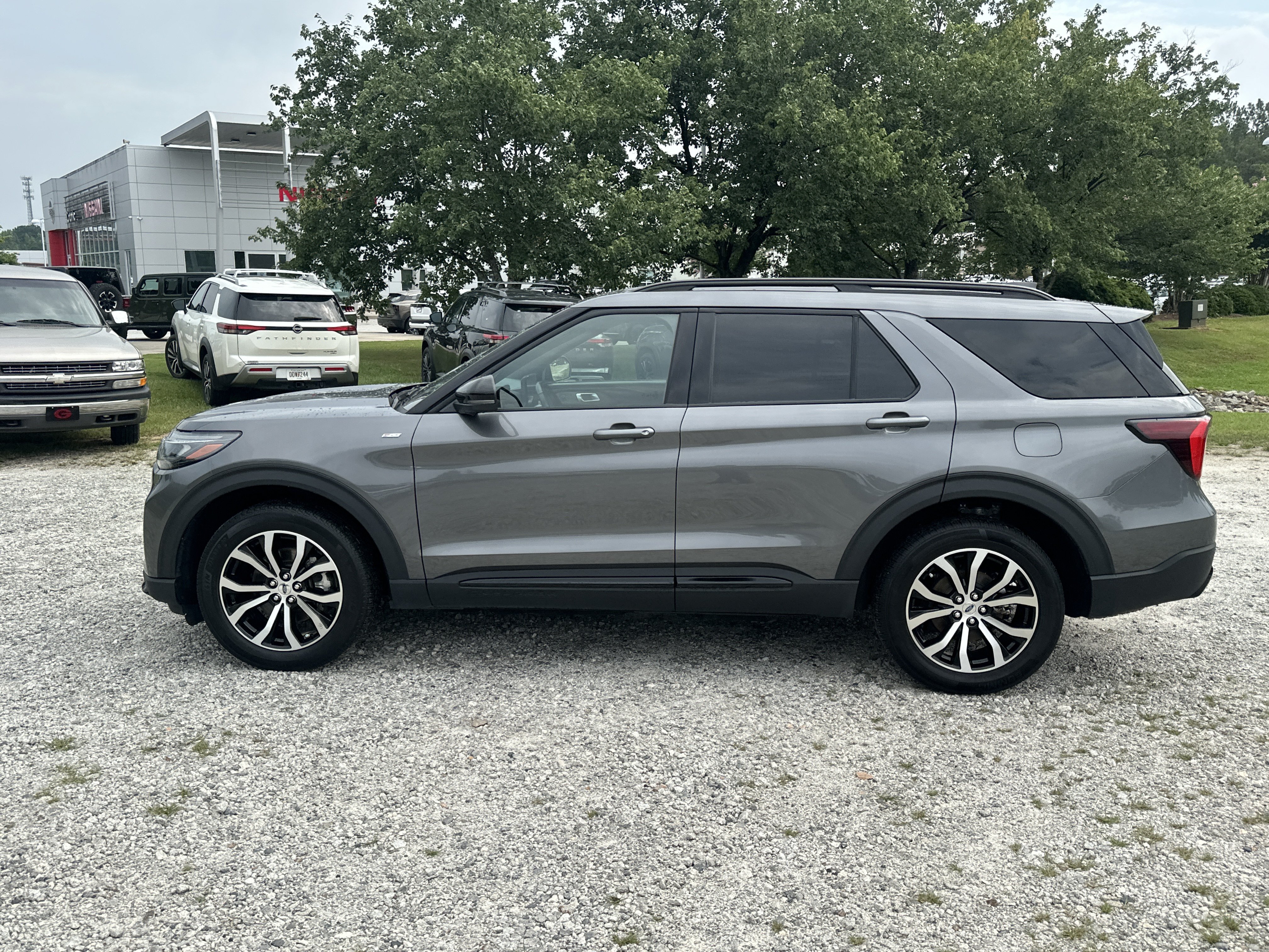 Used 2025 Ford Explorer ST-Line AWD/4WD image 8