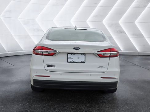 Used 2019 Ford Fusion SE FWD image 4