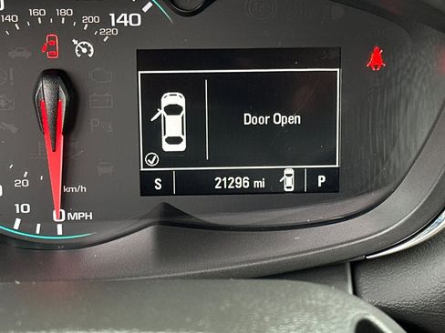 Used 2022 Chevrolet Trax LT w/ LT Convenience Package image 33