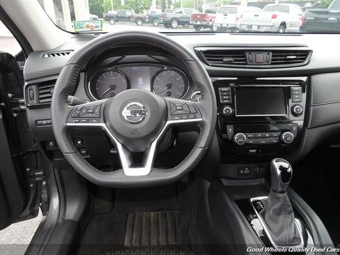 Used 2020 Nissan Rogue SV AWD/4WD image 15