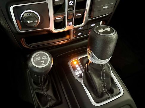 Used 2024 Jeep Wrangler Unlimited Sahara w/ Technology Group image 22