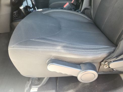 Used 2017 Jeep Wrangler Unlimited Sahara AWD/4WD image 10