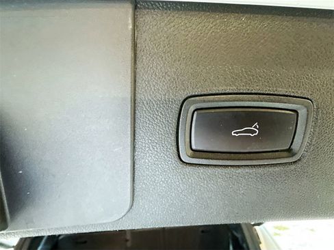 Used 2020 Porsche Cayenne image 31