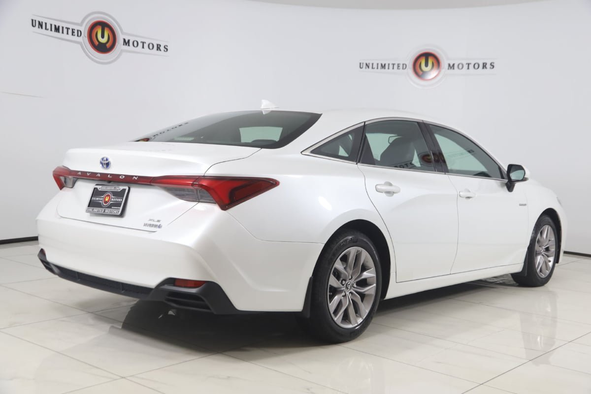 Used 2019 Toyota Avalon XLE w/ Moonroof Package FWD image 3