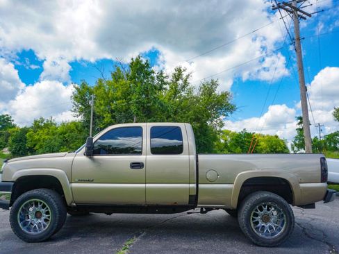 Used 2004 Chevrolet Silverado 2500 LS w/ Heavy-Duty Power Package AWD/4WD image 6