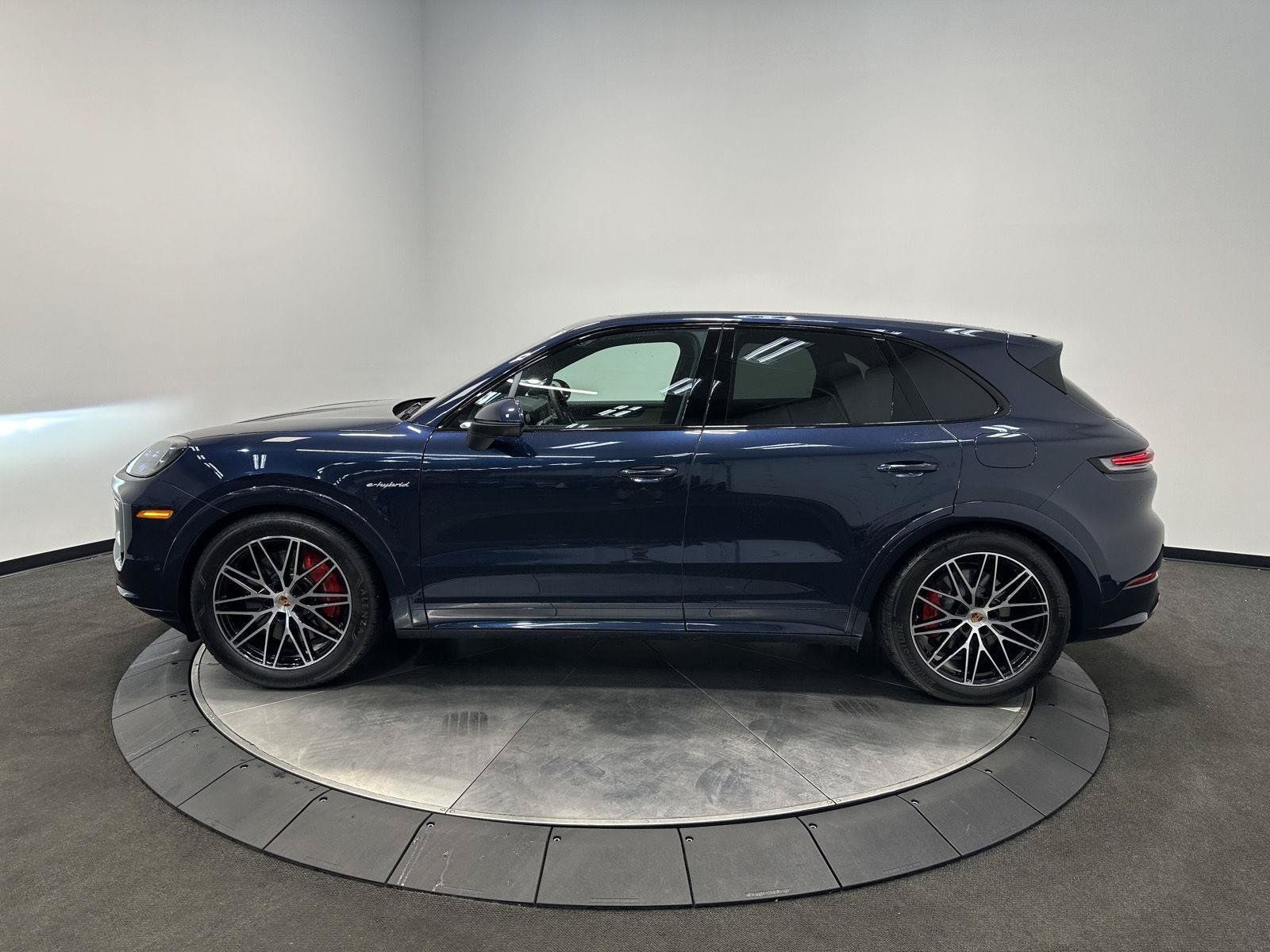 Certified 2026 Porsche Cayenne S AWD/4WD image 2