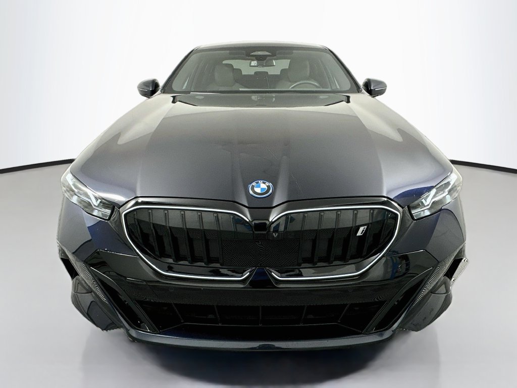 Certified 2024 BMW i5 eDrive40i w/ Executive Package RWD image 2