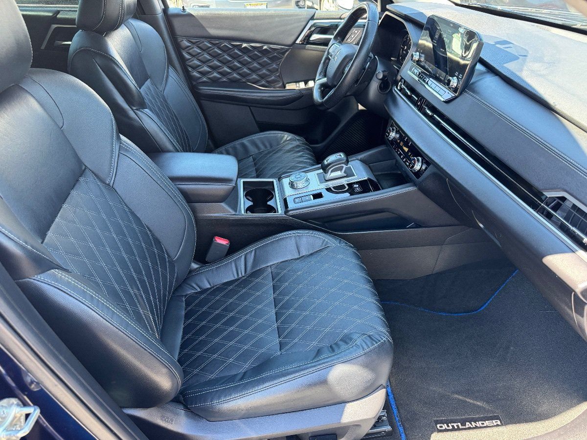 Used 2023 Mitsubishi Outlander SEL AWD/4WD image 18