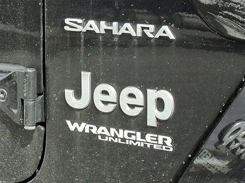 Used 2019 Jeep Wrangler Unlimited Sahara image 21