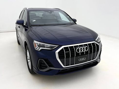 Used 2024 Audi Q3 2.0T Premium image 3