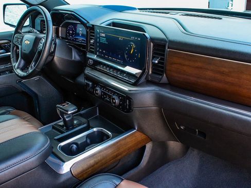 Used 2024 Chevrolet Silverado 1500 High Country w/ Technology Package AWD/4WD image 40