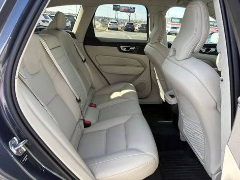 Used 2022 Volvo XC60 B5 Momentum w/ Advanced Package AWD/4WD image 21