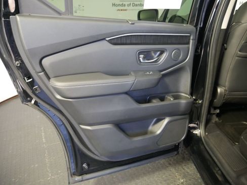 Used 2023 Honda Pilot Elite image 12