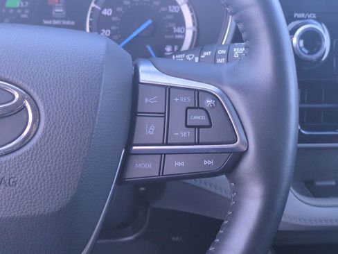 Used 2021 Toyota Highlander Limited image 21