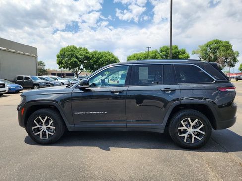 Used 2023 Jeep Grand Cherokee Limited AWD/4WD image 4