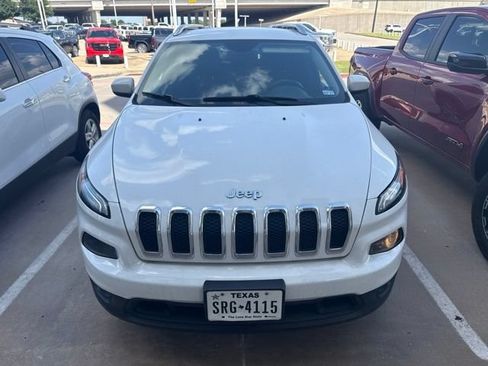 Used 2015 Jeep Cherokee Latitude FWD image 3
