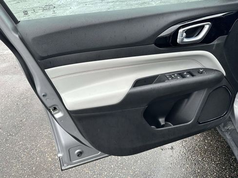 Used 2022 Jeep Compass Limited image 16