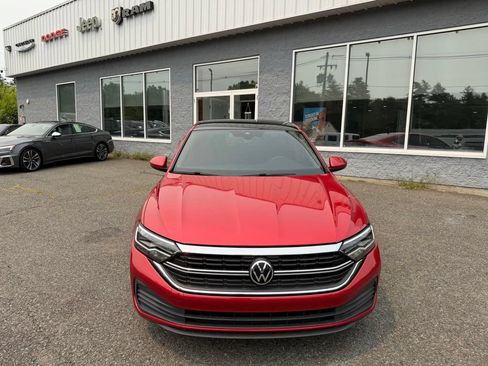 Used 2022 Volkswagen Jetta SE w/ Panoramic Sunroof Package FWD image 9