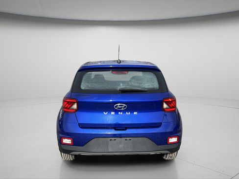 Used 2023 Hyundai Venue SE image 6