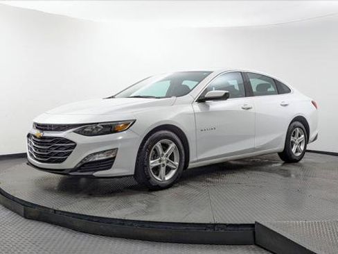 Used 2024 Chevrolet Malibu LT FWD image 2