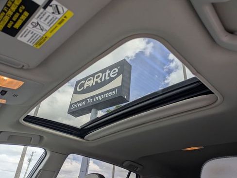 Used 2017 Toyota RAV4 XLE AWD/4WD image 24