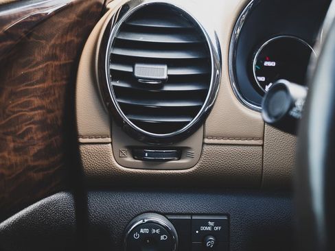 Used 2015 Buick Enclave Leather image 11