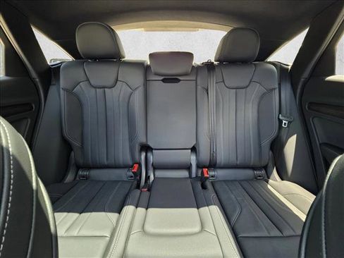 Used 2025 Audi Q5 2.0T Premium image 16