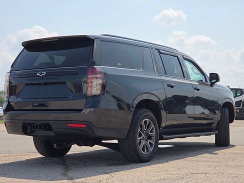 Used 2023 Chevrolet Suburban Z71 w/ Luxury Package AWD/4WD image 28