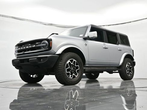 Used 2023 Ford Bronco Outer Banks image 35