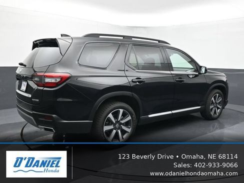 Used 2024 Honda Pilot Touring image 6