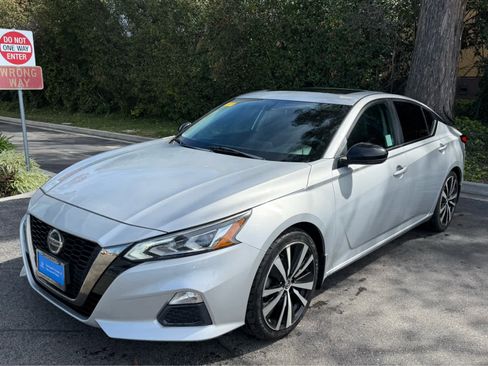 Used 2019 Nissan Altima 2.5 SR w/ SR Premium Package image 2