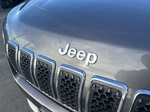 Used 2019 Jeep Cherokee Limited w/ Luxury Group image 10