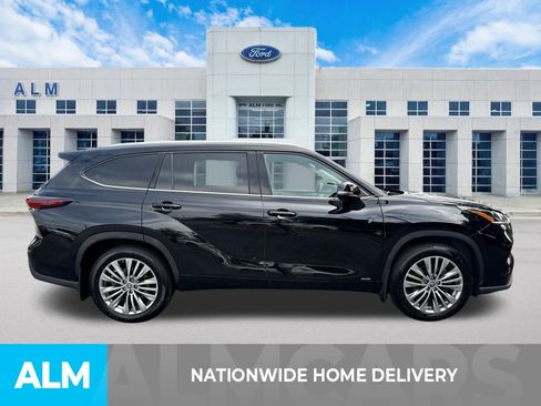 Used 2024 Toyota Highlander Limited image 4