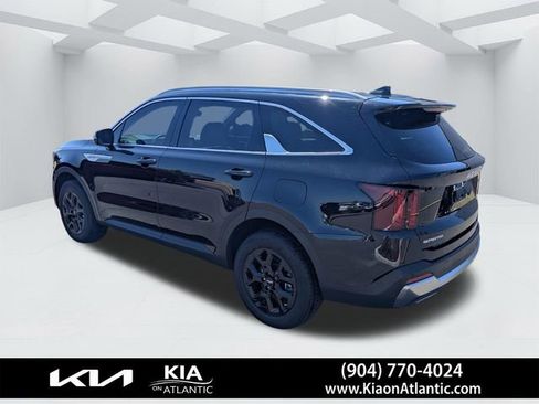 Used 2024 Kia Sorento S w/ Panoramic Sunroof Package image 5