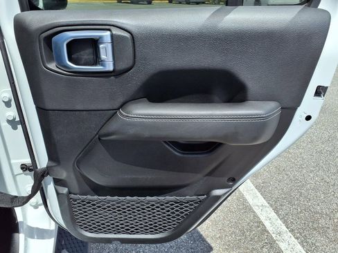 Used 2021 Jeep Wrangler Unlimited Sahara w/ Cold Weather Group image 15