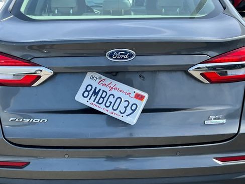 Used 2019 Ford Fusion SE image 16