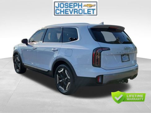 Used 2023 Kia Telluride EX w/ EX Captain's Chair Package AWD/4WD image 3
