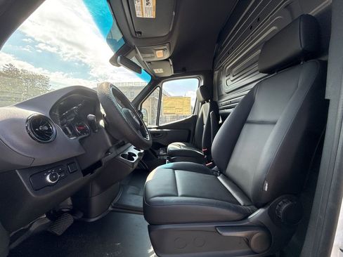 Used 2025 Mercedes-Benz Sprinter 2500 image 16