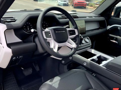 New 2025 Land Rover Defender 90 X-Dynamic SE image 7