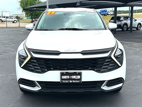 Used 2025 Kia Sportage LX FWD image 11