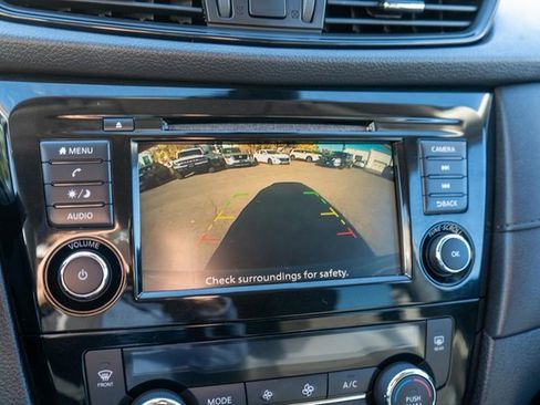 Used 2019 Nissan Rogue SV image 26